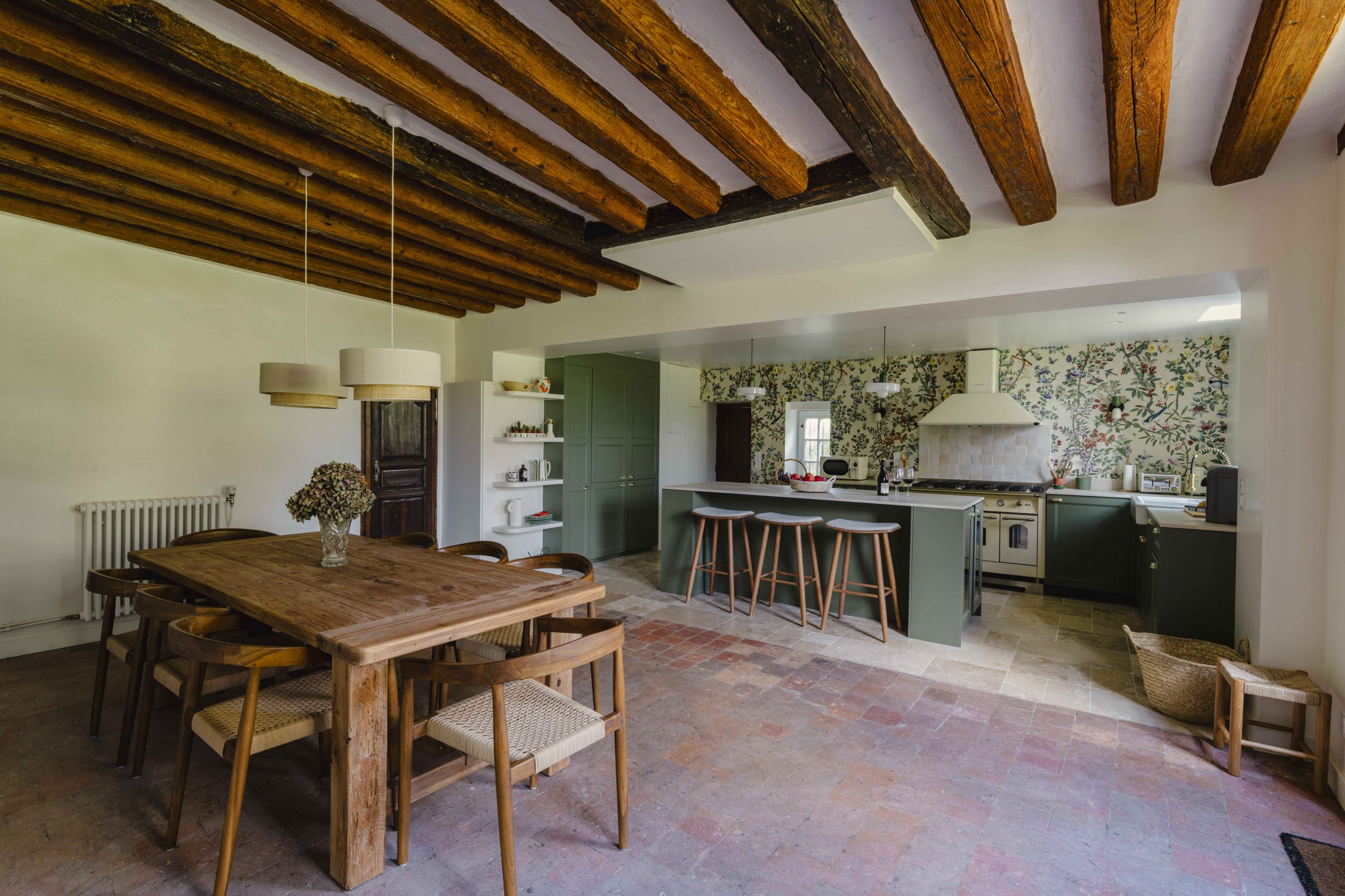 Salle à manger avec grande table